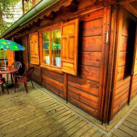 Dom Z Bali Pawel Nad Jeziorem Tajty * 吉日茨科