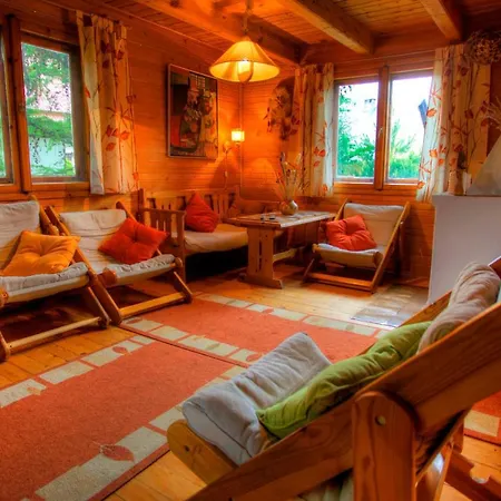 Dom Z Bali Pawel Nad Jeziorem Tajty